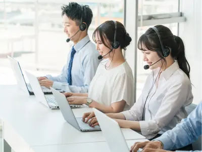 24時間365日対応する複数人のオペレーター